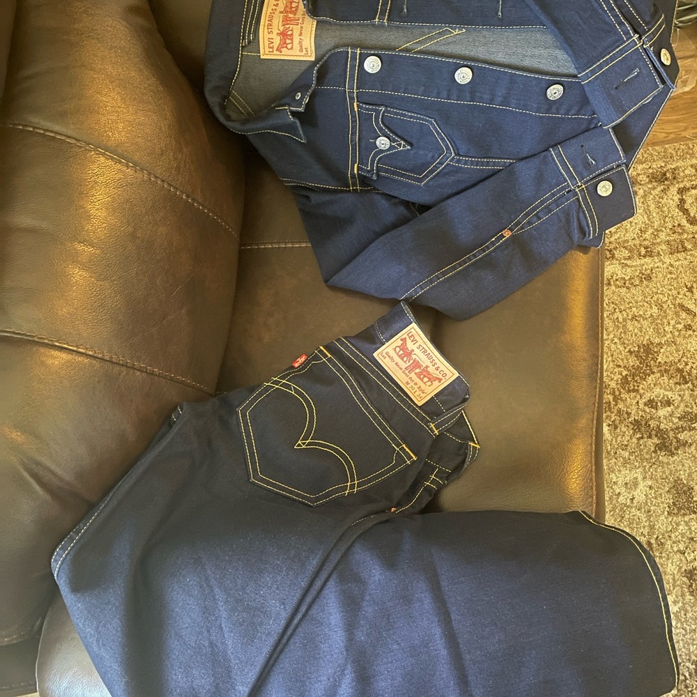 Levi's Men or Women Dark Indigo Jean Set